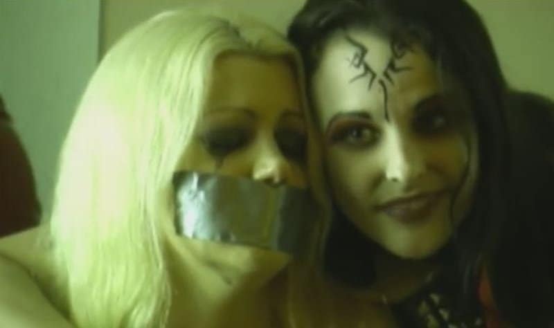 Queen of Goth Kritik