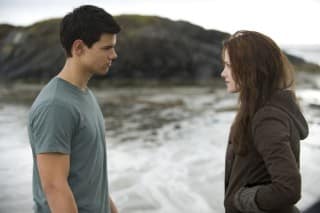 THE TWILIGHT SAGA: NEW MOON THE TWILIGHT SAGA: NEW MOON