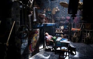 awomanagunandanoodleshop2 awomanagunandanoodleshop2